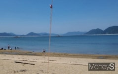 거제 해수욕장은 개장했는데…안전요원들은 ‘답답’