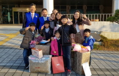 서울 떠나 행복한 9남매 다둥이 가정 이뤘다… 의령 지역사회 축하 행렬