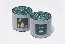 키엘, 자원순환의 날 맞아... 화장품 공병으로 만든 어린이용 스툴 기부