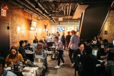 이번엔 K-치킨이다… BBQ 미국·교촌 말레이시아서 승승장구