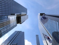 산업계 ‘위드코로나’ 전환 분주… ‘최전선’ 제약·바이오는 신중