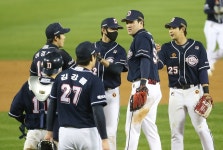 'LG킬러 두산' 준PO 1차전 5-1 승리… 포스트시즌 맞대결 5연승