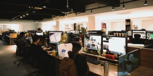 자이언트스텝, 하이브 지분투자 해명 공시에 하락 마감