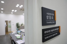 힘들어요 목놓아 울던 그의 마음 돌린 생명의전화 상담원