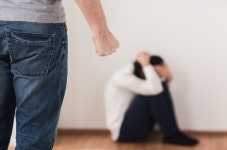 유부녀 직장동료 성폭행에 성노예서약서까지… 20대 공무원, 징역 12년