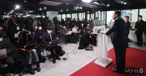 [머니S포토] 선대위 결별·쇄신안 발표 윤석열 기자회견
