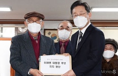 [머니S포토] 전국 경로단 회장단, 與 이재명 지지 선언