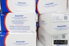 오미크론 우세지역 고위험군에 PCR검사… 치료제 전담약국 확대