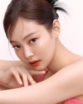 [★화보] 블랙핑크 제니, 부드럽지만 당돌한 매력 뷰티룩