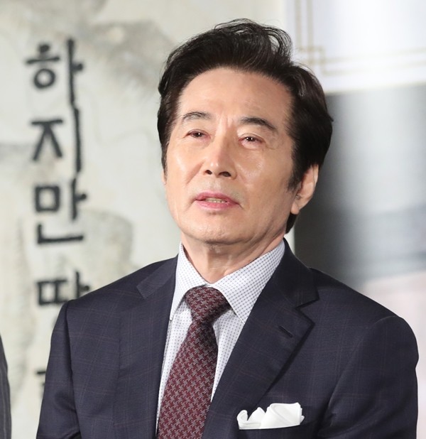 연인 허위 고소로 벌금 선고, 합의서 위조 혐의로 고소된 백윤식, A씨 벌금형 감형 받아