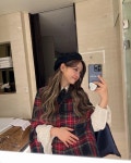 김세정, 베레모 + 체크 케이프 코트 입고 하이틴물 여주 비주얼