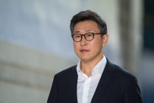 '스폰서 검사 의혹'… 김형준 불구속 기소, 공수처 '1호 기소'