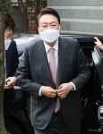 [머니S포토] 집무실로 향하는 윤석열 당선인