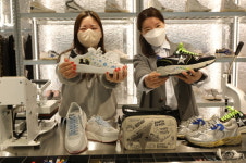 진산롯데쇼핑광주점 | [머니S포토]롯데百광주점 "장인이 꾸민 나만의 스니커즈"