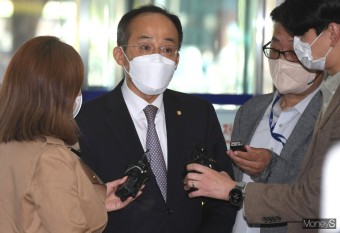 [머니S포토] 질문 답변하는 추경호 경제부총리 후보자