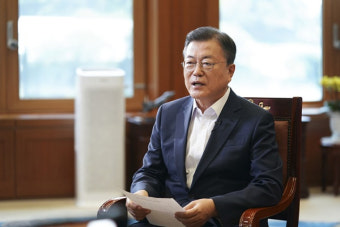 문 대통령, MB사면 반대청원에…