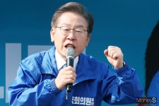 [머니S포토] 이재명 민주당 활로 열기 위해 출마...투표하면 이겨