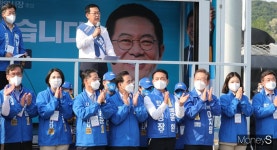 [머니S포토] 박남춘 정치아닌 일꾼 선택해줄 것...인천 지킬 것