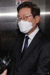 [머니S포토] 사전투표 지지호소하는 이재명