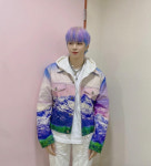 강다니엘, 옷이랑 깔맞춤? 오묘한 헤어스타일… 인간 솜사탕