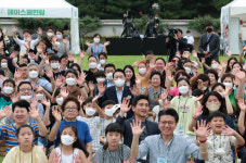 尹, 대통령실 용산 이전 집들이…김건희 여사 불참