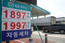 오를 때는 토끼, 내릴 때는 거북이처럼...기름값(ℓ) 2000원 밑은 언제