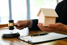 불황 속 기회… 고공행진 하던 경매가격 낮아졌다