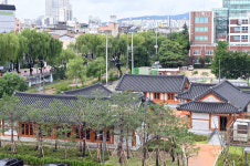 예술이 머무는 한옥…수원시 팔달문화센터 개관