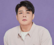 팬들이 무대 위에 OO까지 던졌다… 신동, 해외팬에 당황한 이유