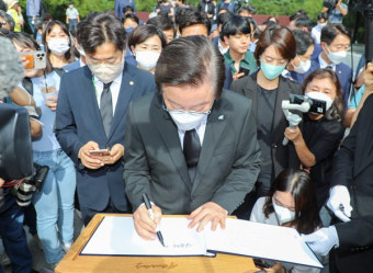 이재명, 봉하마을 방문… 