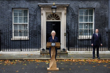 리즈 트러스 英총리, 44일 만에 사임… 역대 최단명