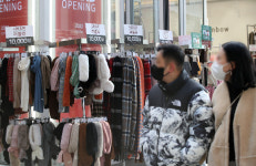 기대인플레 반년만에 3%대 회복… 12월 소비심리도 개선