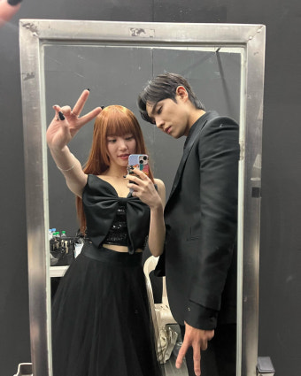 이유비X이준, 올블랙 선남선녀의 설레는 투샷