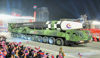 北건군 75주년 열병식… 전 주미 사령관 