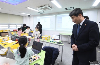 [머니S포토] 이주호 부총리, 늘봄학교 현장방문