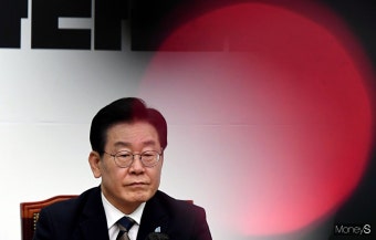 [머니S포토] 검찰, 이재명 구속영장 청구...생각에 잠긴 이재명 대표