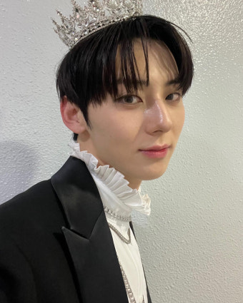황민현, 티아라 쓰니…동화 속 왕자님 그 자체