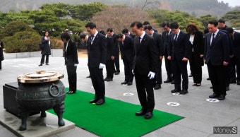 [머니S포토] 현충탑 참배 나선 국민의힘 새 지도부