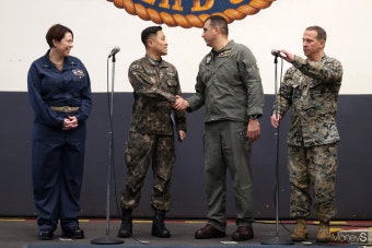 [머니S포토] 손잡은 한미 해군