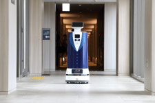 엘리베이터도 알아서 탑승… KT 실내배송로봇, 이용자 편의성 극대화