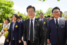 '盧 14주기' 민주당, 봉하마을 집결… 이재명 