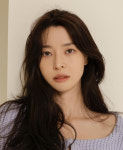 권나라, 은근하게 드러낸 클리비지…아찔하지만 청순하게