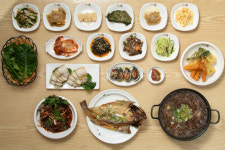 진도아리랑회센터&삼대족발 | [맛집로드] 청정 바다에 머문 남도의 보배로운 맛, 진도 향토 음식점