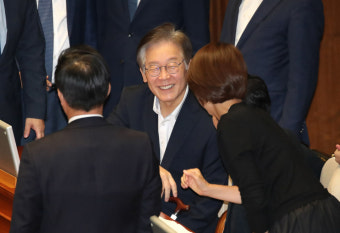 이재명, 19일만 국회 복귀… '채상병 특검법 패스트트랙' 표결 참여