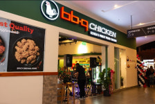 BBQ 북미 이어 중남미도 K-치킨… 윤홍근 회장의 광폭행보