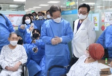 [머니S포토] 이재명 대표 간병비 급여화를 위해
