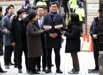 [머니S포토] 정치자금수수 의혹 송영길 