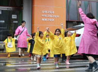 [Z시세] 온동네가 함께 키우는 아이… 돌봄경제의 미학