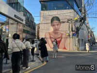[르포] 제니 보러 세로수길, 외국인 핫플…가로수길은 텅텅