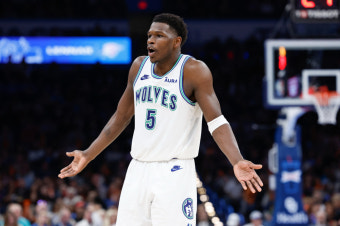 공개적 '판정 불만'… NBA 미네소타 가드 에드워즈 '벌금 징계'